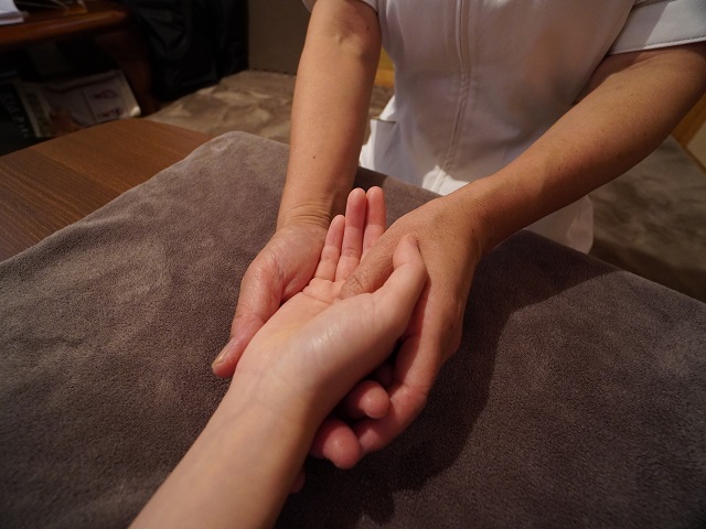 ハンドマッサージ